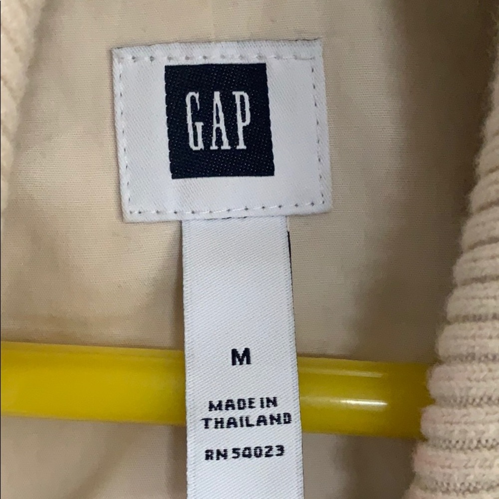 Cream colored GAP jacket - Picture 3 of 5